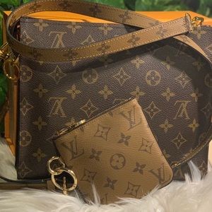 LV 26” Toiletry w/Reverse Strap